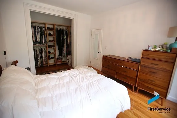 Rented by FirstService Realty (legacy) | media 9