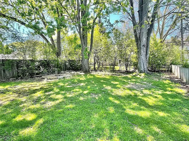 137 Edgemont Rd — Photo 7