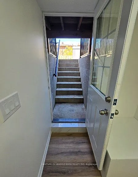 11 Radford Cres #BASEMENT — Photo 2