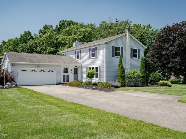 8150 Stoney Brook Dr, Chagrin Falls, OH 44023