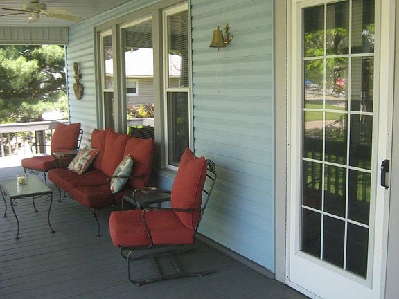 3rd image of 2725 Canal Dr