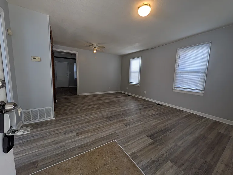 1107 NW Van Buren St — Photo 3