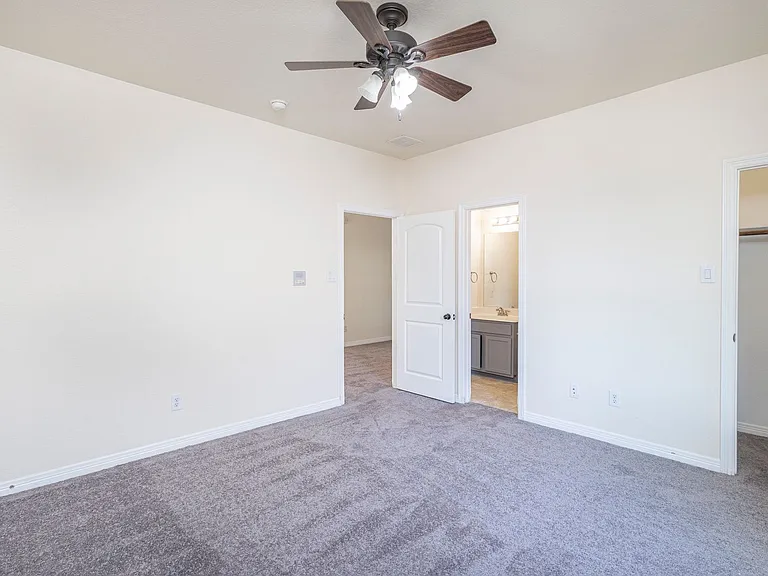 2905 Preston Ln — Photo 7