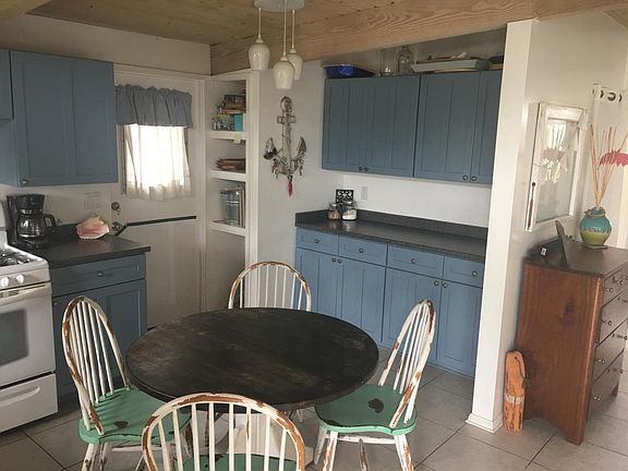 Kitchen pantry - lots of storage 