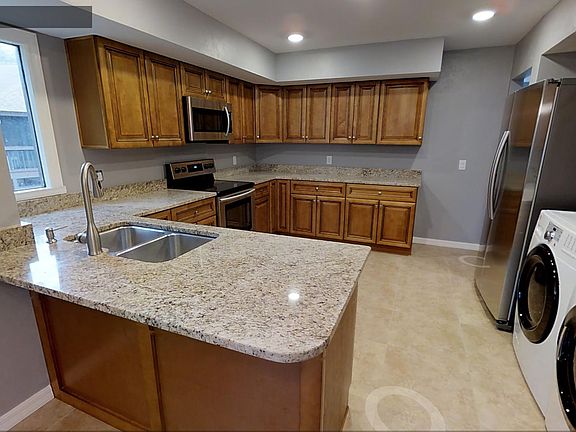 3rd image of 4 Oakmont Ct