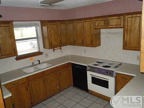 2nd image of 3725 Oldham Ln