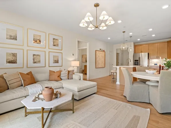 5 Peters Farm Way #212, Westborough, MA 01581