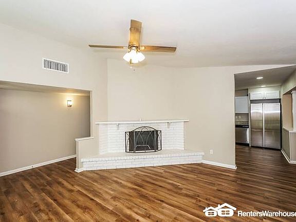 2nd image of 1919 Baywood Ln
