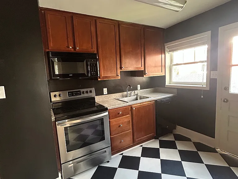2316 Lyon St — Photo 10