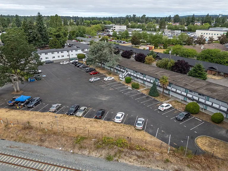Twin Oaks Apartments — Photo 11