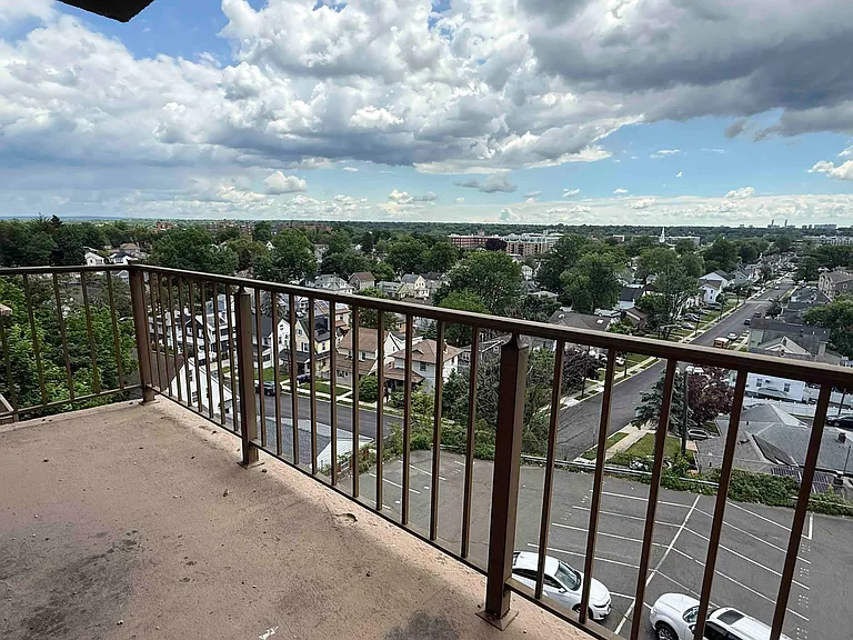 Newport Apartments — Photo 9