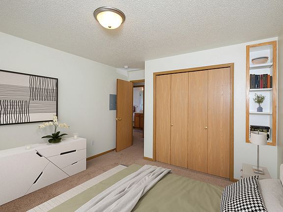 Fargo, ND Pinehurst Apartments | Bedroom