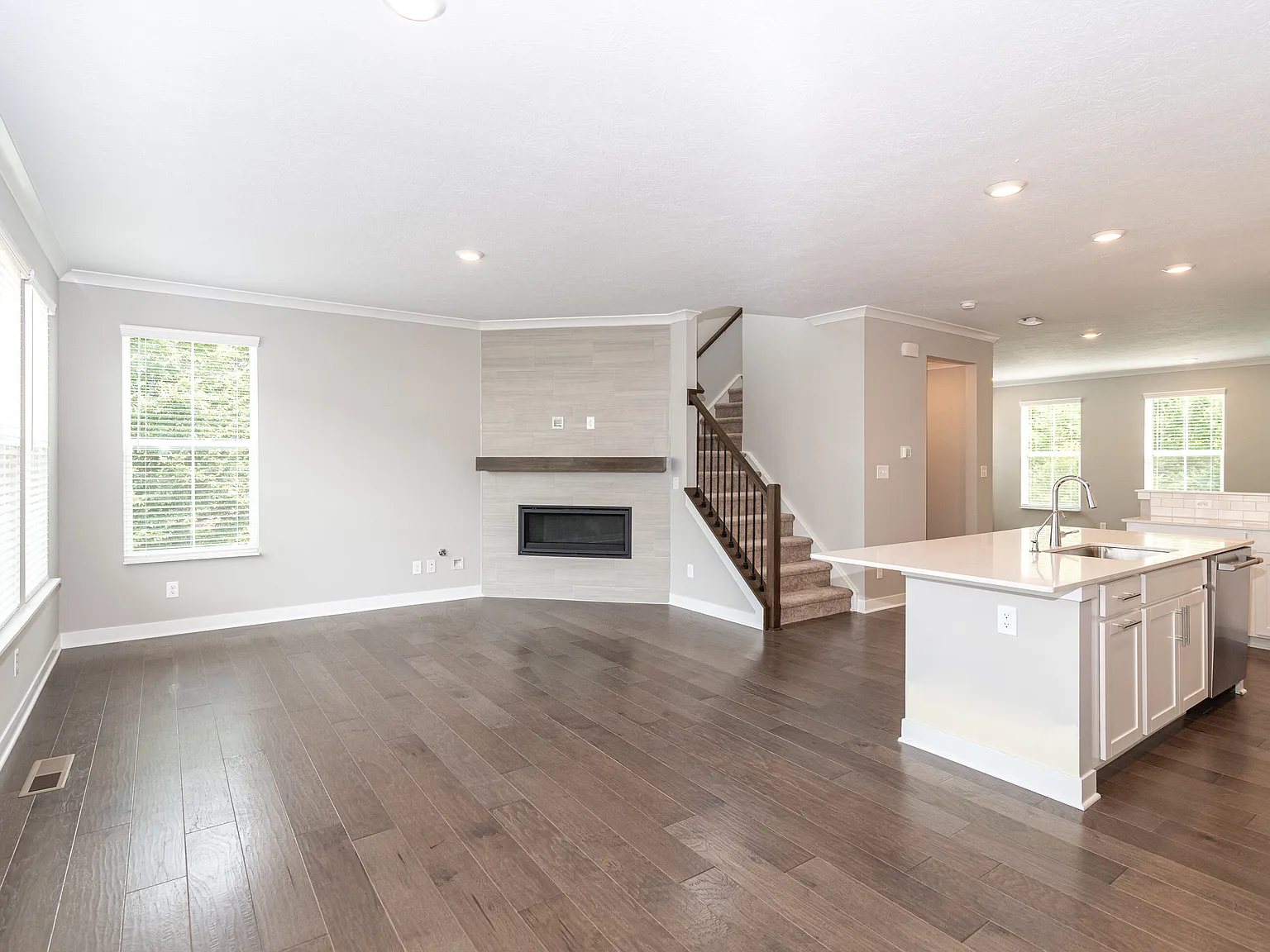 3 bed, 2240 sqft, $3,200 — Photo 3
