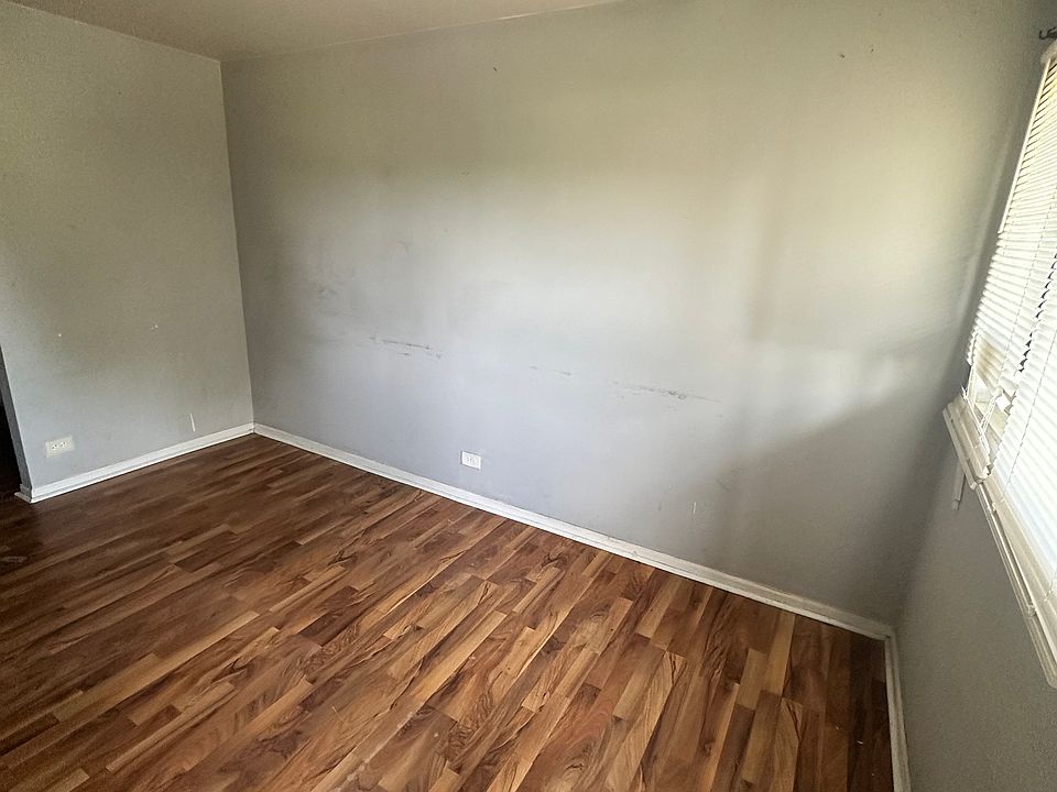1st image of 15945 Lexington Ave APT 15