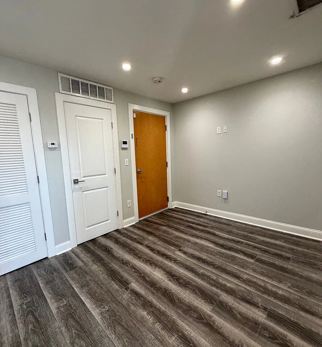 2 bed, 700 sqft, $1,950 — Photo 1