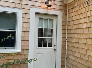 30 Curtis St APT 3, Falmouth, MA 02540
