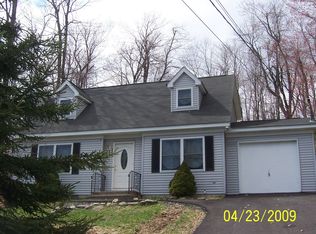 2554 Lakeside Dr, Tobyhanna, PA 18466