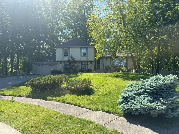 10676 Oakwood Ct, Carmel, IN 46033