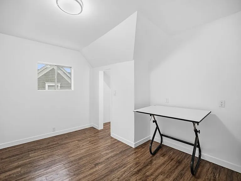 1123 E Indiana Ave — Photo 30