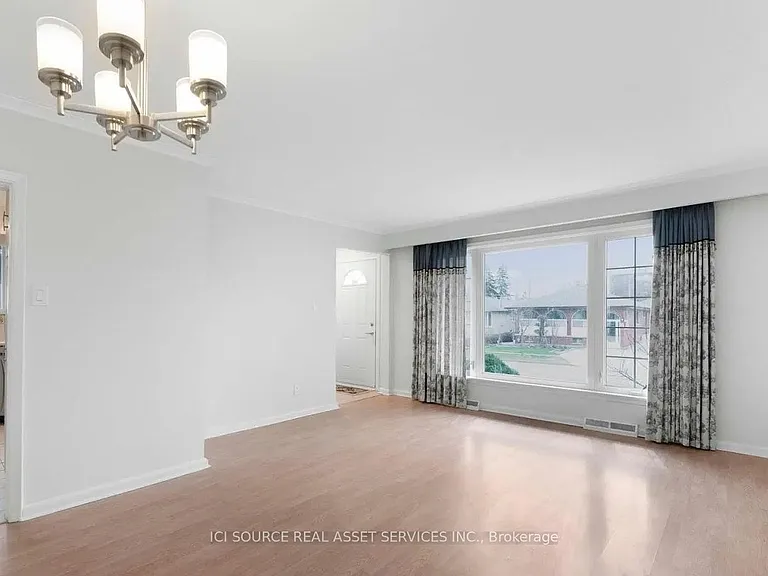 4 Dempster St #MAIN FL — Photo 2