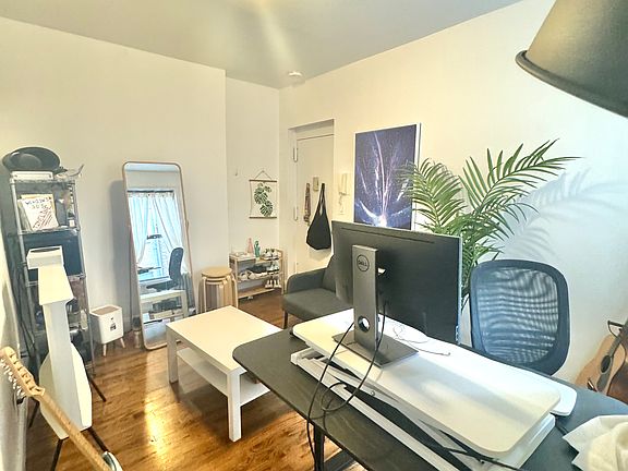 3rd image of 1229 1st Ave #18