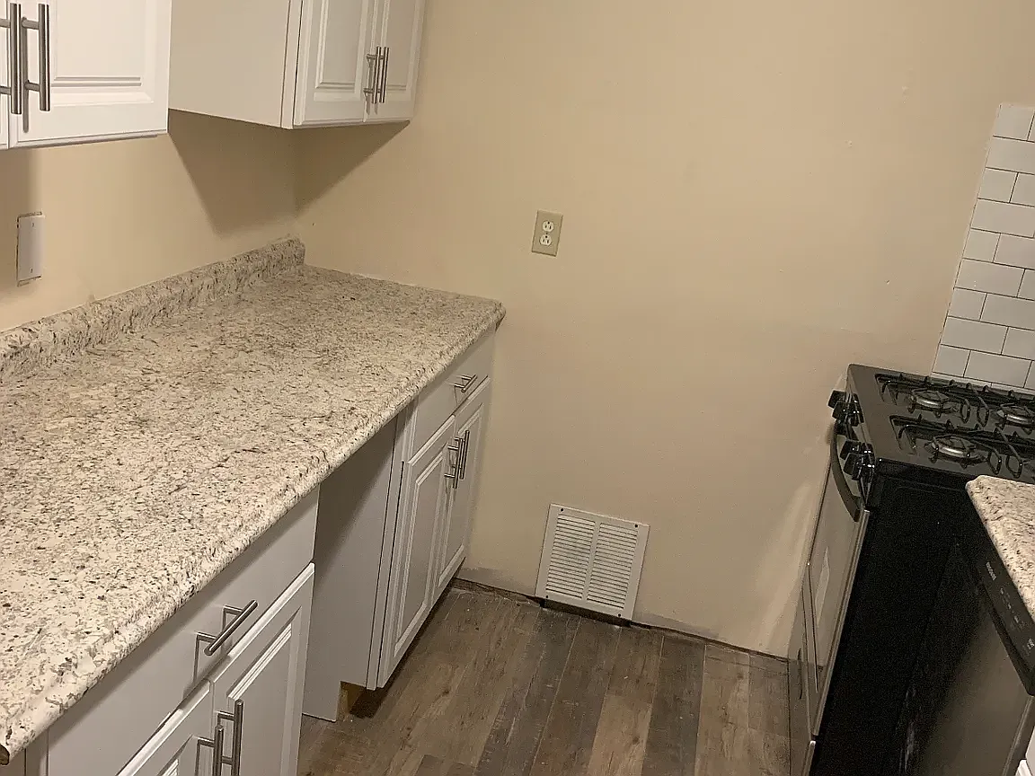 2 bed, 900 sqft, $1,100 — Photo 3