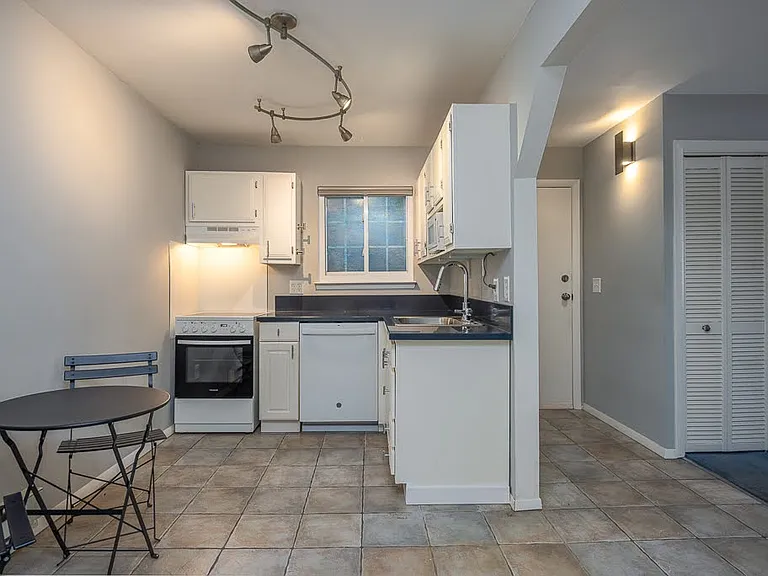 219 Fox Run Ln — Photo 11