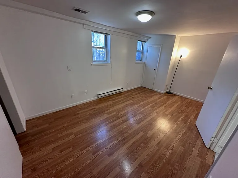 369 Monmouth St — Photo 15