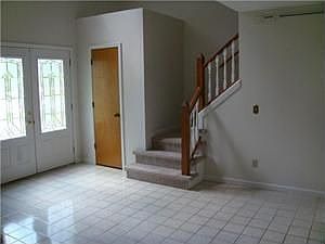 3rd image of 6025 Whitegate Xing