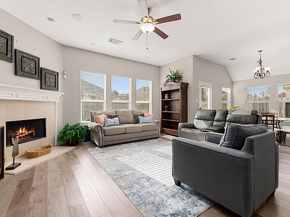 5th image of 16218 Saxon Hollow Ln