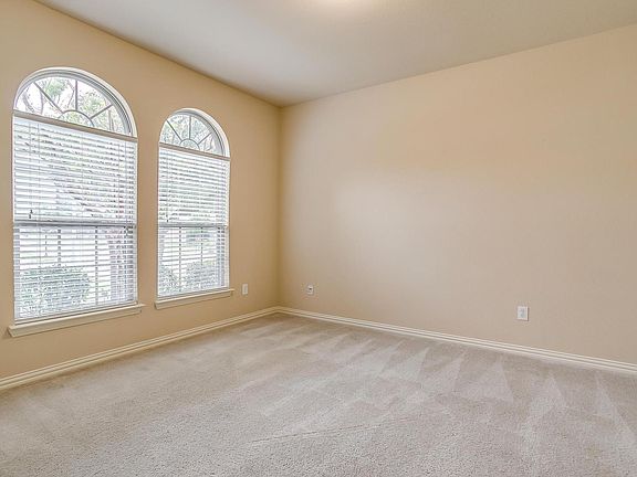4th image of 2101 Bradley Dr