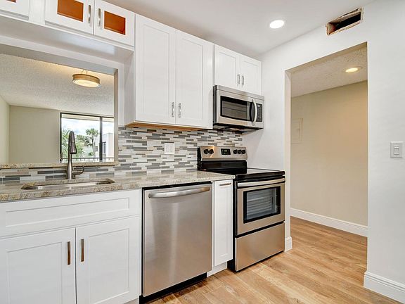 3rd image of 5160 Las Verdes Cir APT 303