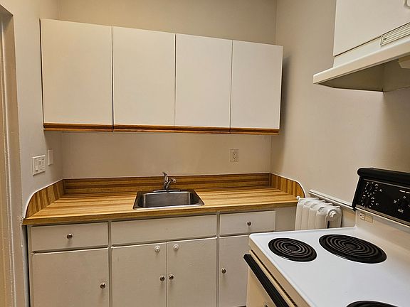 4th image of 516 Yonge St Unit 6
