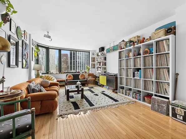 295 Greenwich St APT 11E, New York, NY 10007