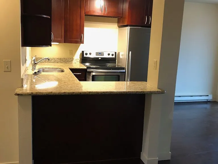 2635 Franklin Ave E — Photo 2