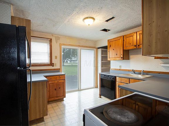 2nd image of 8850 Amity Pike