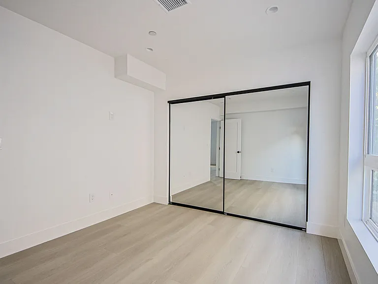 1223 N June St — Photo 22