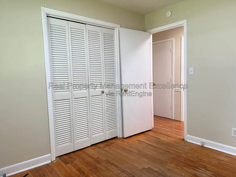 415 W 2nd St — Photo 18