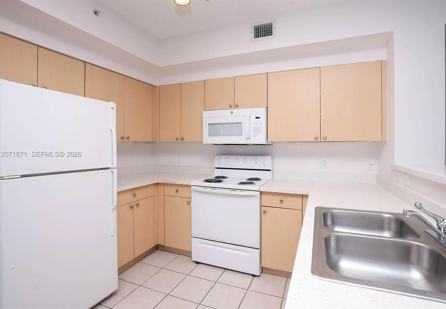 El-Ad Nob Hill Condo — Photo 4