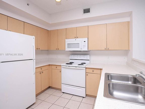 4th image of 8050 N Nob Hill Rd APT 106