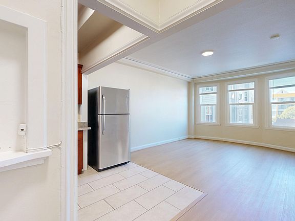 2nd image of 920 Fulton St #206