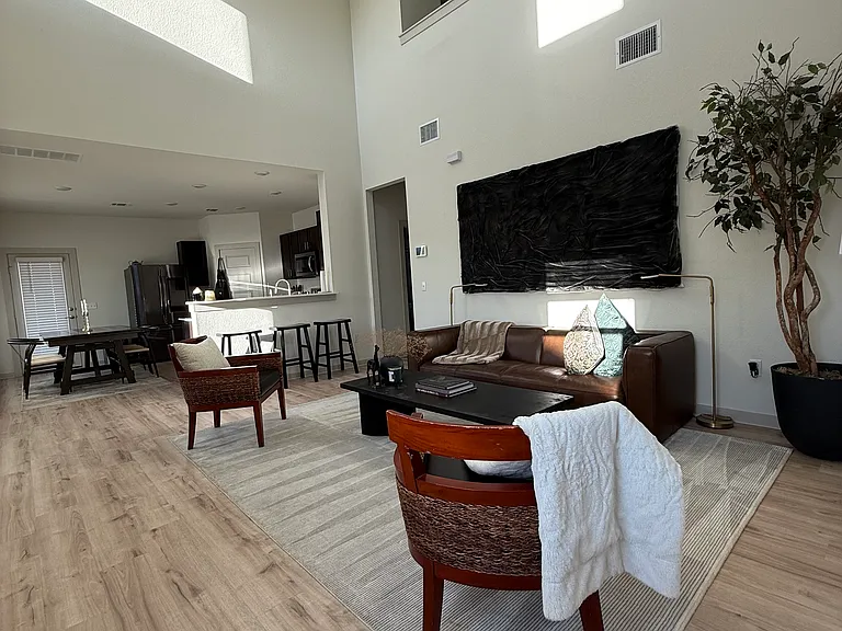 220 Merrick Rd — Photo 6