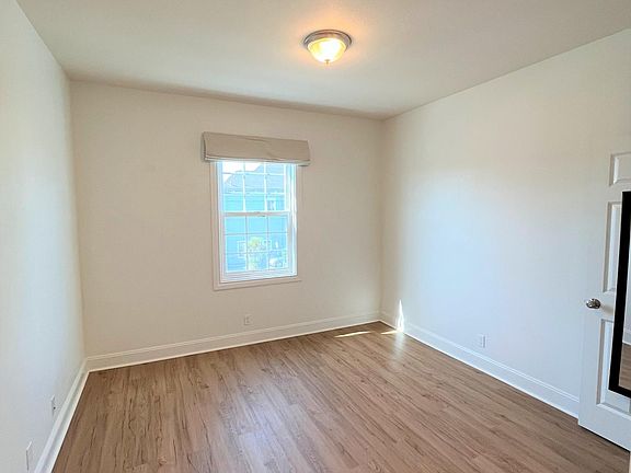 Master Bedroom w/ Bathroom
