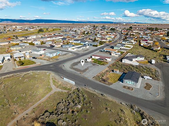 5th image of 602 Edgewater Way SW