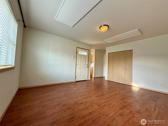 5th image of 2209 E Maryland Street