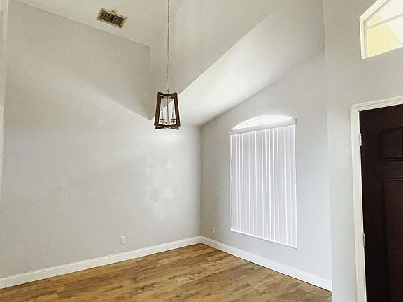 5th image of 2839 Berkshire Cir