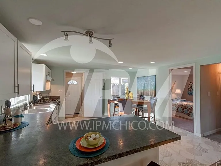 842 Alice Ln — Photo 2