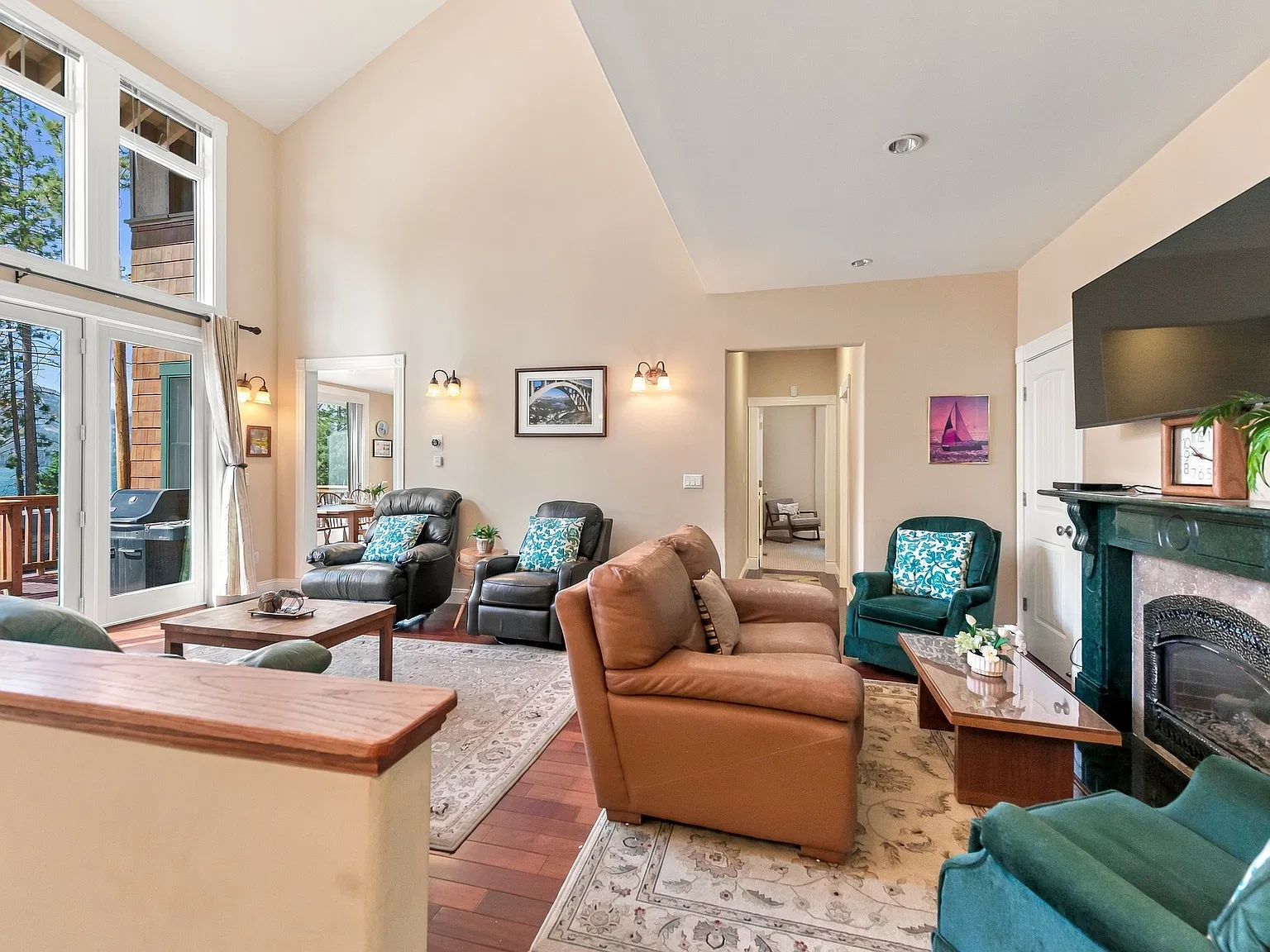 4 bed, 2244 sqft, $4,400 — Photo 4
