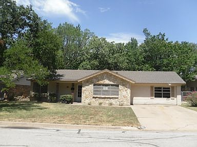 1st image of 818 Oakwood Dr