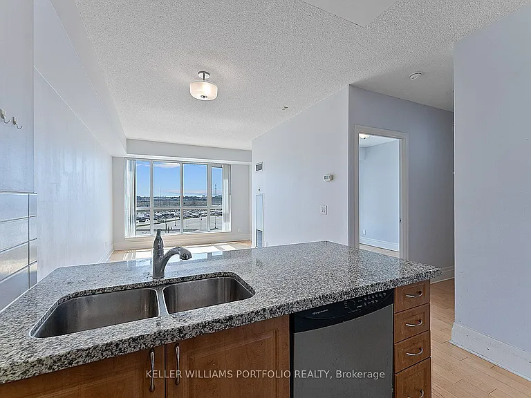 39 Upper Duke Cres #607 — Photo 5